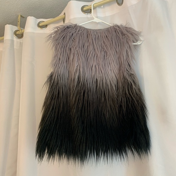 Fuzzy Ombré Vest - Picture 3 of 3